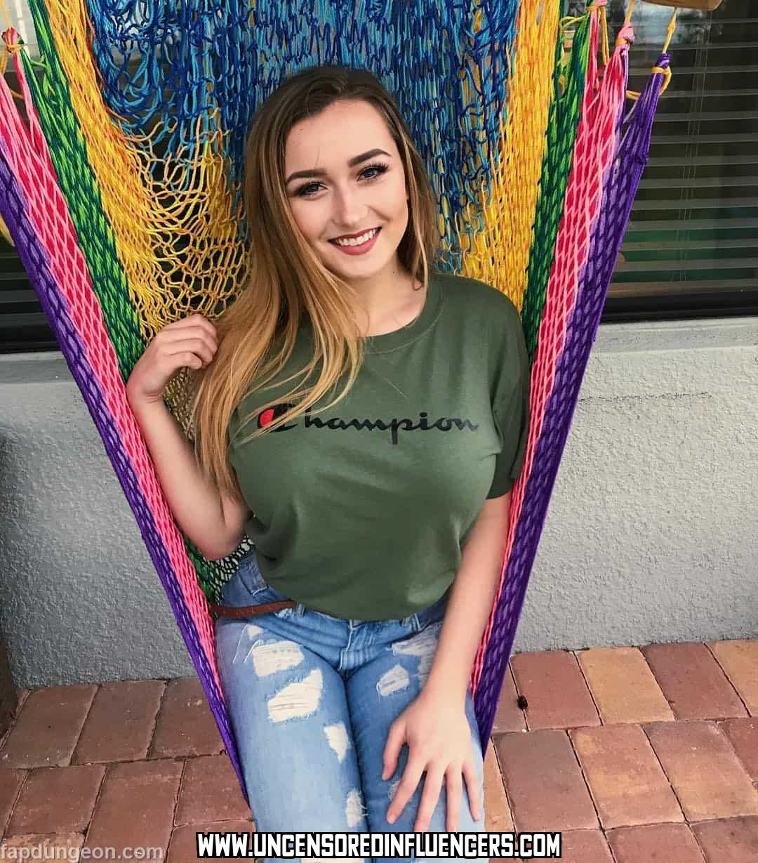 Tylerxwhitaker Medium Ass Girl Smile Cute Smile Female